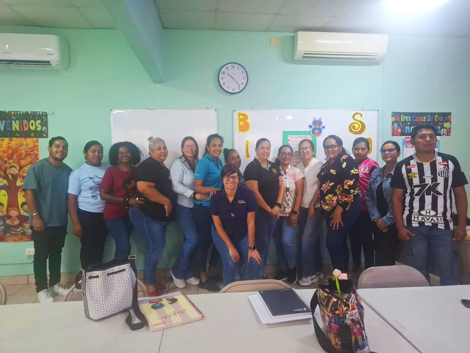 Grupo de docentes en capacitación Educaemprende