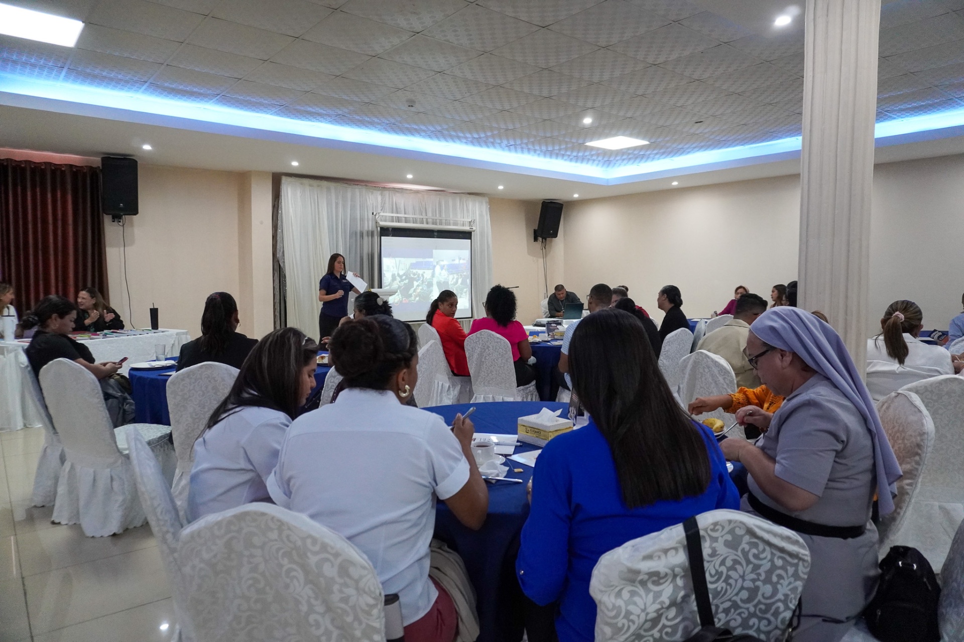 Encuentro educativo con docentes y directores