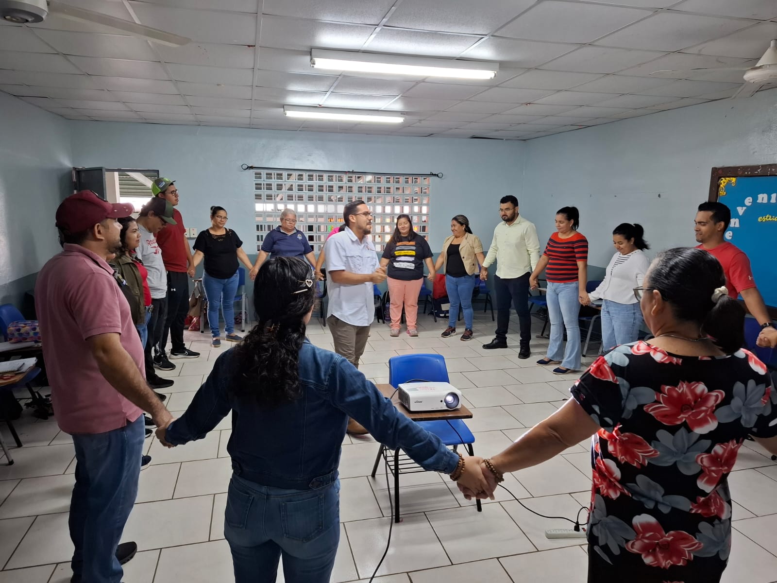 Dinámica grupal durante capacitación docente