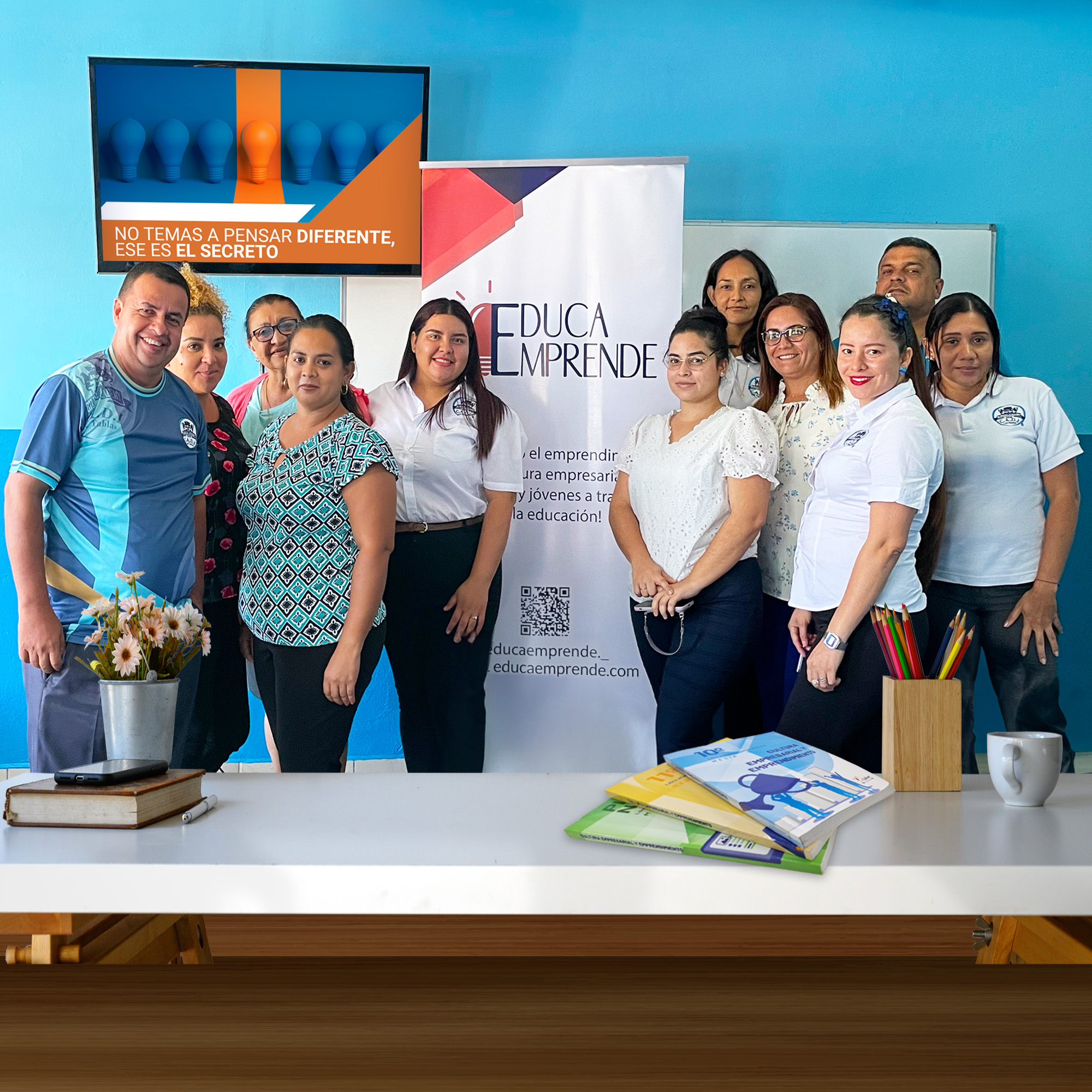 Docentes participando en feria de emprendimiento
