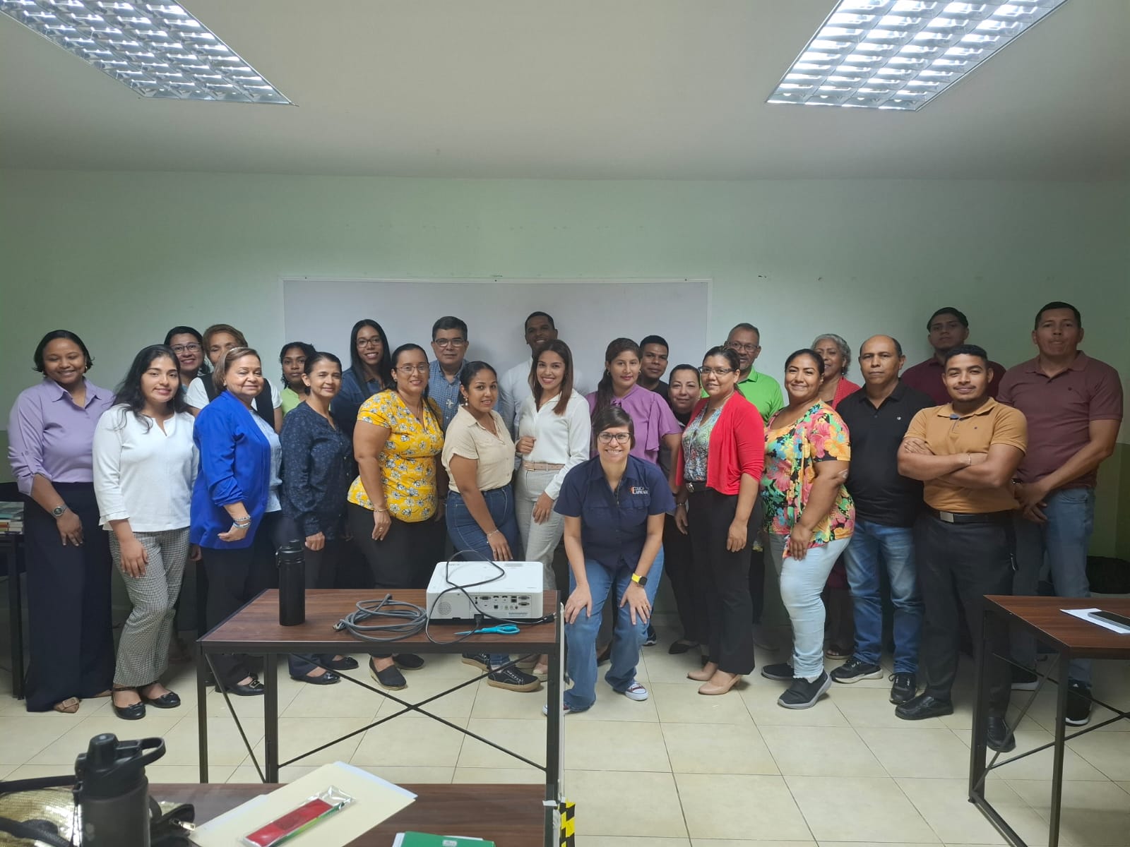 Capacitación docente con equipo Educaemprende