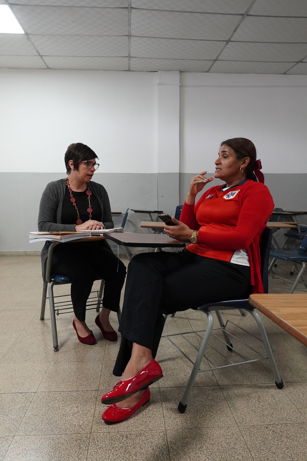 Asesoría individual a docente durante capacitación Educaemprende